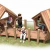 Mini_Landsby_Legehuse_på robinie_stolper_til_legepladsen