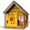 Et legehus med høj detaljegrad, designet som en benzinstation eller servicestation. Stationen inkluderer både en tankstander til benzin og en til el, hvilket gør den moderne og alsidig. Desuden er en bil hejst op, så børn kan interagere med rattet, gearstangen, speederen og cylinderne, hvilket giver en autentisk og sjov oplevelse. Inde i huset findes der også en skranke, som fuldender temaet og gør legen endnu mere engagerende.